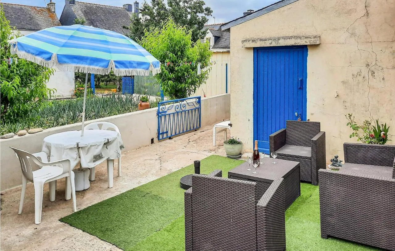 3 Bedroom Cozy Home In Riantec 0*,