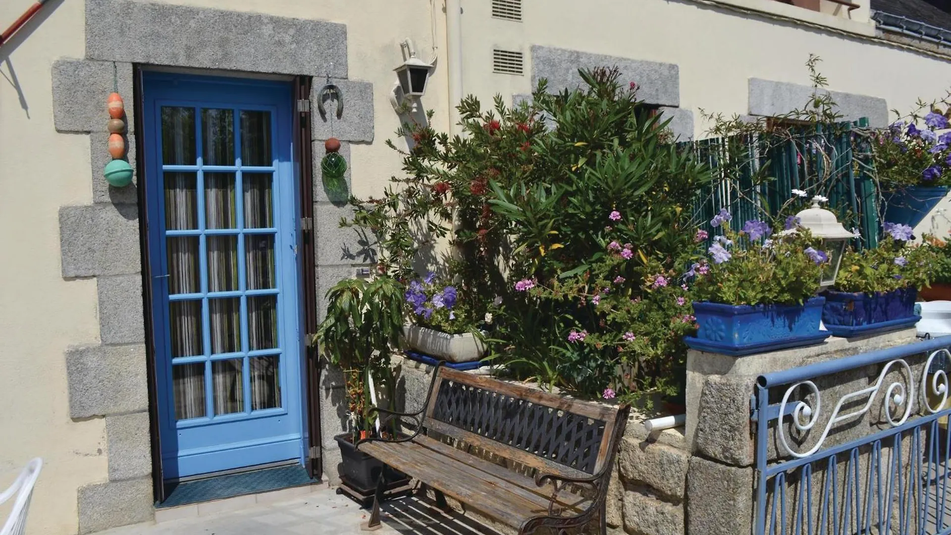 Holiday home 3 Bedroom Cozy Home In Riantec