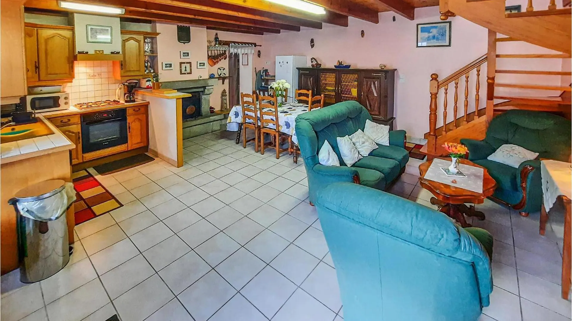 3 Bedroom Cozy Home In Riantec 0*,