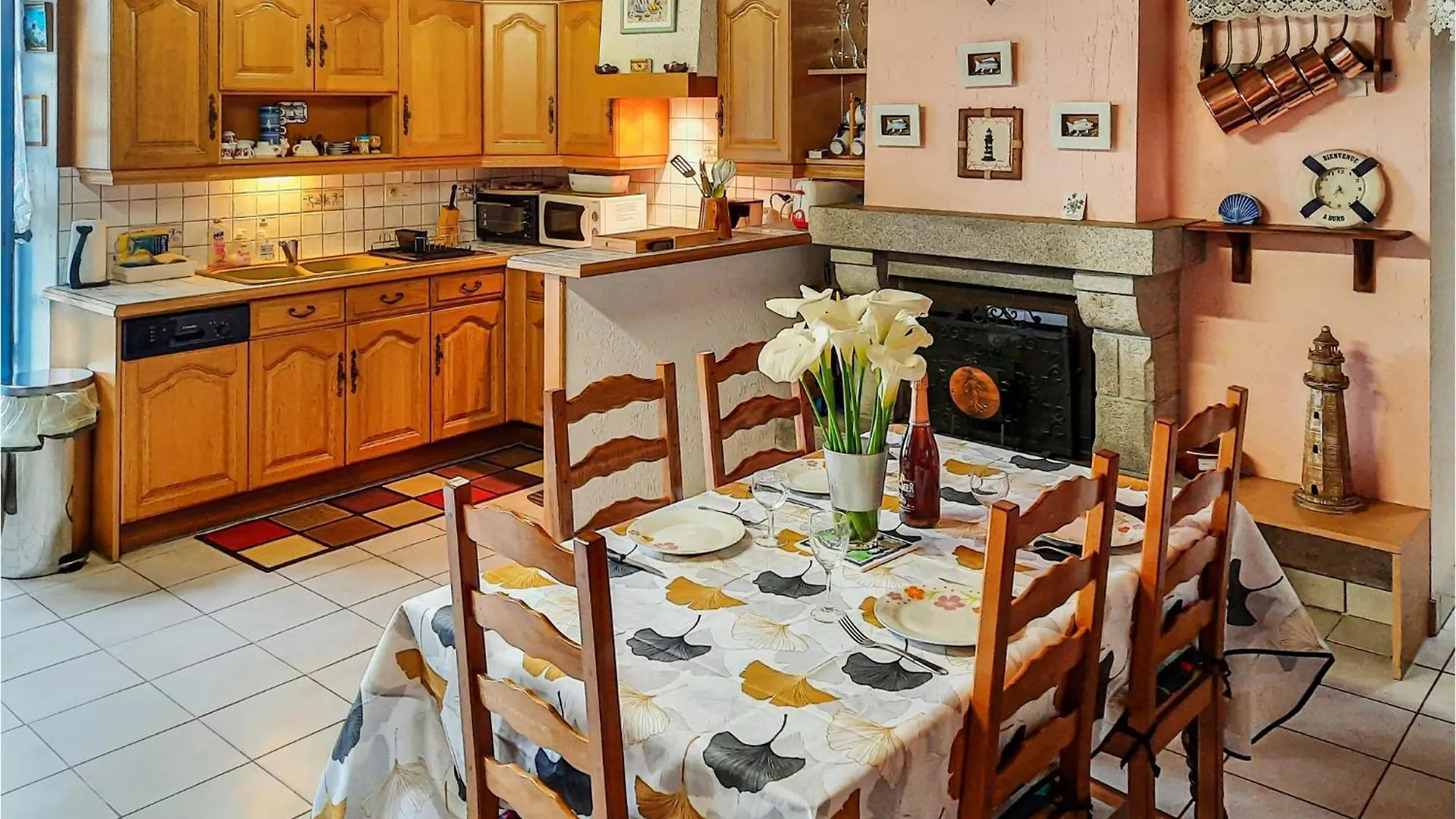 3 Bedroom Cozy Home In Riantec France